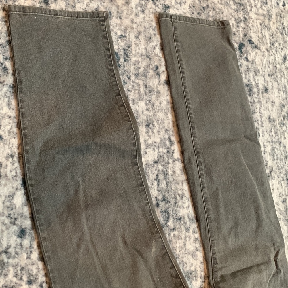 Chicos .5 equivalent to a size 6 grey jeans - Picture 2 of 5